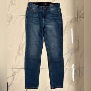 Like new curve appeal Jean